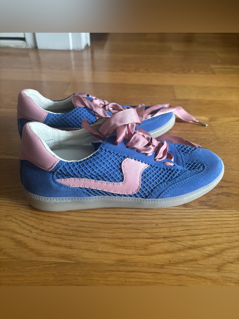 Dolce Vita Women’s Blue and Pink Casual Sneakers